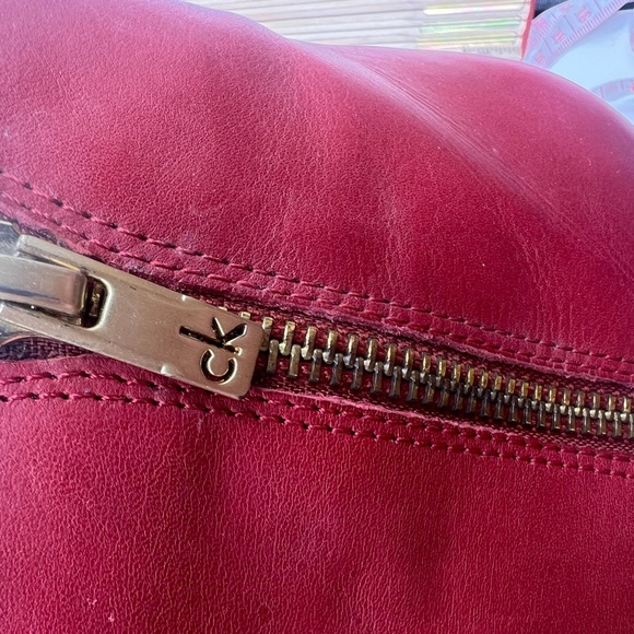 Vintage Calvin Klein Boots. Deep red with gold details..
square heel zippered - Picture 9 of 11